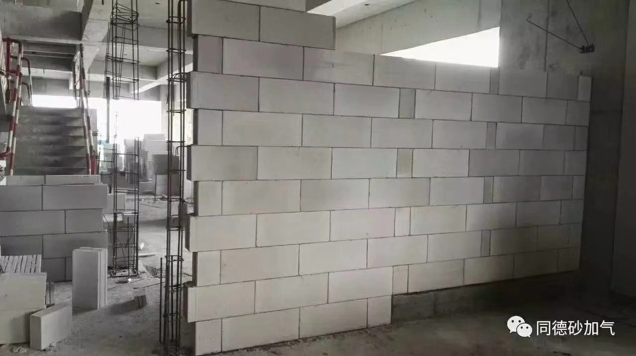 年产30万立方新墙体材料蒸压加气混凝土砌块投产